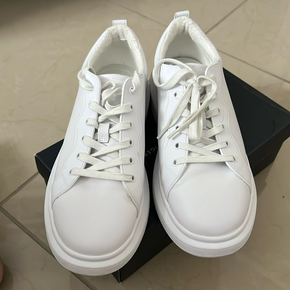 Nurture//Rebalance women’s sneakers